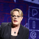 Eddie Izzard kot transspolna oseba v bran J. K. Rowling