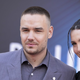 Pevec Liam Payne na rdeči preprogi z nekdanjo zaročenko