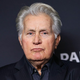 Martin Sheen svojo izbiro umetniškega imena močno obžaluje