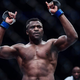 Bitka orjakov: Francis Ngannou se po boksarski epizodi vrača v kletko