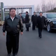 Kim v javnosti prvič z limuzino, ki mu jo je podaril Putin