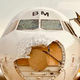 Odtrgan nos in razbita vetrobranska stekla: Letalo poletelo skozi supercelično nevihto
