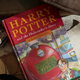 Primerek prve izdaje knjige o Harryju Potterju prodali za več kot 53 tisočakov