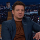 Jeremy Renner se po nesreči s snežnim plugom vrača na filmska platna