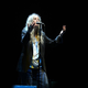 Pevka Patti Smith se je med nastopom v Braziliji sesedla na odru