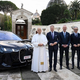 BMW je novemu papežu podaril prestižnega električnega terenca