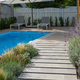 Ureditev vrta in okolice hiše: Eleganten, a hkrati igriv vrt z bazenom