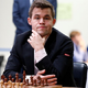 Carlsen na partije vsakokrat praktično priteče