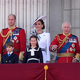 #video Na paradi ob kraljevem rojstnem dnevu v Londonu tudi princesa Kate