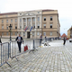 Umrl je moški, ki se je zažgal pred vladno stavbo v Zagrebu