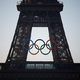 Pariz: Na Eifflovem stolpu 50 dni pred začetkom OI namestili olimpijske kroge