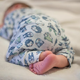 (Nedeljski dnevnik) Skrivnostne smrti novorojenčkov: »Čutim, da moj otrok še živi«