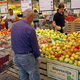 Zmedeno obveščanje potrošnikov o pesticidu v slovenskih jabolkih