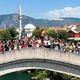 #video Skok z mostu brez aplavza v spomin na genocid v Srebrenici