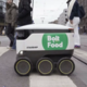 Dostavni robot v Estoniji trčil v mestni avtobus in pobegnil