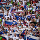 Izjemni prizori! Ste videli, kaj so delali navijači Slovenije in Srbije po remiju? To šteje največ! (video)