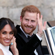 Meghan Markle je bila opažena na prireditvi Trooping the Colour, njen videz v temno modri obleki, pa je bil neverjetno osupljiv