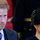 Zakaj se Harry in Meghan vedno držita za roke?