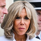 Torbica in sončna očala Dior: Brigitte Macron za let v Pariz izbrala hollywoodski videz