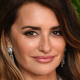 Penelope Cruz dokazuje, da lahko to barvo kavbojk nosite tudi pozno v jesen in zimo