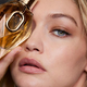 Rabanne razkril novi obraz dišave ‘Million Gold For Her’: Gigi Hadid