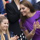 Zaščitniška princesa Charlotte je ljubka pomočnica mami Kate Middleton