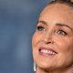 Sharon Stone ustavila čas in vsi komentirajo, kako je prišla oblečena na teniški dvoboj. Zagotovo eden lepših cvetličnih vzorcev te sezone!