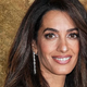 Amal Clooney pokazala še en barvit in živahen videz kot nedavno posledico totalne spremembe svoje garderobe, in šokirala mnoge!