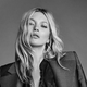 Kate Moss in njena pot od škandalov, drog in alkohola do umirjenega življenja: Še vedno je zelo iskan model!