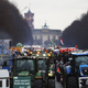 Premalo in prepozno: EU poskuša pomiriti jezo kmetov, medtem ko se protesti širijo, a čas beži