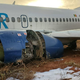 Grozljivka na krovu: med pristajanjem Boeingovega letala zagorela krilo in motor