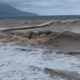 "Kaj za vraga se tukaj dogaja?!" Grozljiv prizor z znane plaže na Jadranu (VIDEO)