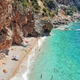 Skriti biser pri južnih sosedih: odročna plaža, ki se je uvrstila na seznam najlepših v Evropi