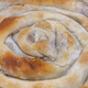 Hrustljav in sočen burek iz 3 sestavin: pripravili ga boste v hipu (recept)