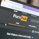 Zakaj ljudje gledajo pornografijo v javnosti?