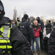 ''Pometajo'' še najbolj zagrete protestnike, ki so ostali