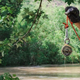 »Ribič« iz reke izvlekel lobanjo, priklenjeno na utež