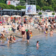 Plaže pripravljajo za prihod turistov, a ponekod ne prav učinkovito