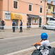 Drama v središču Kopra: Policija na lovu za roparjem