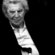 Umrl je grški skladatelj in pevec Mikis Theodorakis