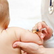 Ameriški center CDC priporoča posodobljeno 'cepivo' COVID za dojenčke in otroke