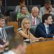 Najmanj polovica poslanske skupine Gibanja Svoboda bi se lahko mirno prepisala kar v Levico (KOMENTAR)