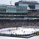 DeBrusk junak zimske klasike na Fenway Parku