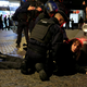 Francoska policija proti propalestinskim protestnikom uporabila solzivec in vodni top