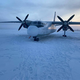 Rusko potniško letalo namesto na stezi pristalo na zamrznjeni reki