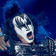 Kiss začasno prekinili koncert, Gene Simmons ni bil kos brazilski vročini