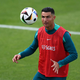 Cristiano Ronaldo išče osebje za svoj hotel: plača do 30.000 evrov letno