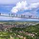 Na Madžarskem odprli 700 metrov dolg viseči most