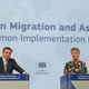 Bruselj predstavil načrt za pripravo članic na izvajanje migrantskega pakta