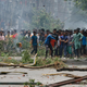Bangladeš v plamenih: kljub policijski uri se protesti nadaljujejo